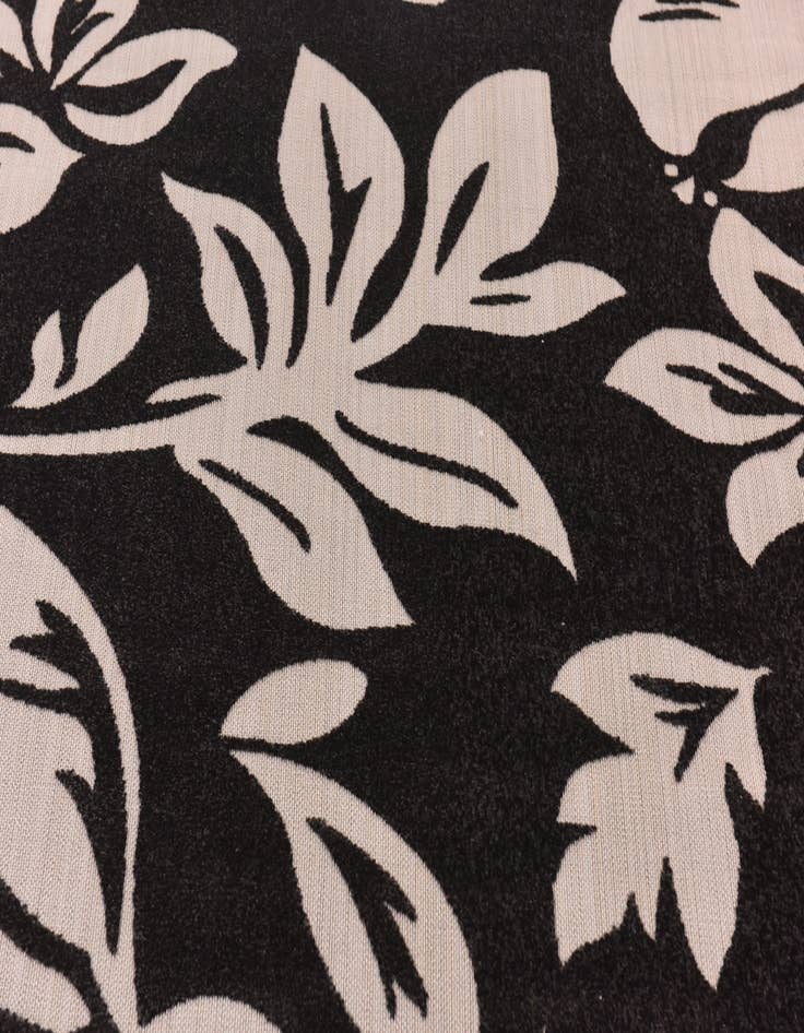 Detail image of 6' x 9' Transitional Rug