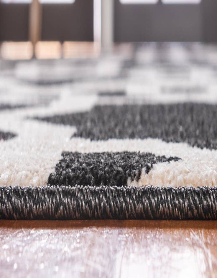 Detail image of 7' x 10' Trellis Rug