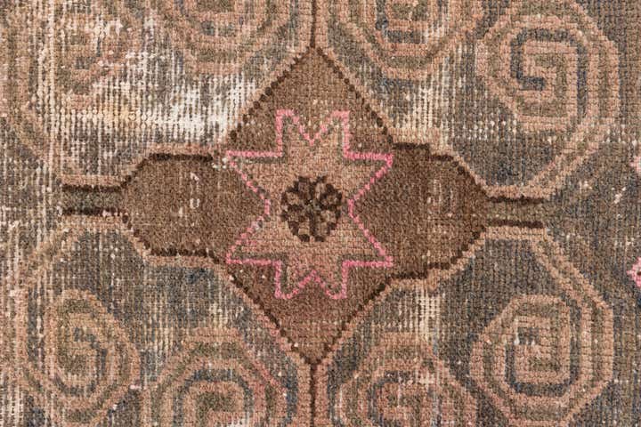 2' 9 x 5' 8 Hand Knotted Ultra Vintage Persian Wool Rug