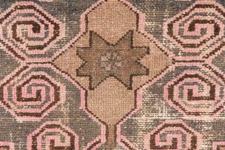 2' 9 x 5' 8 Hand Knotted Ultra Vintage Persian Wool Rug