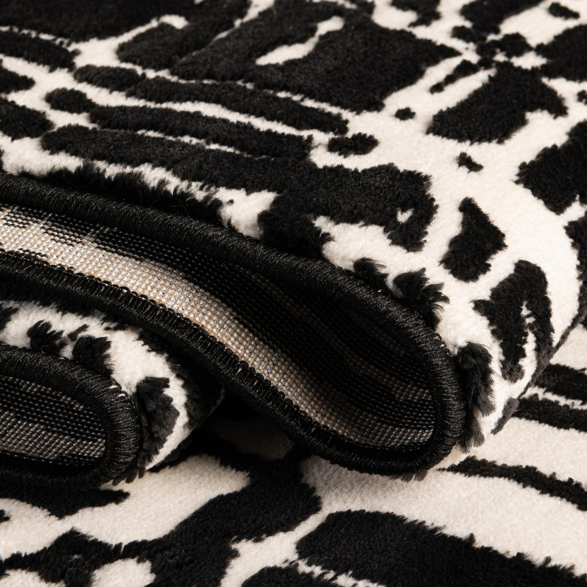 2' x 3' Vince Camuto Rug
