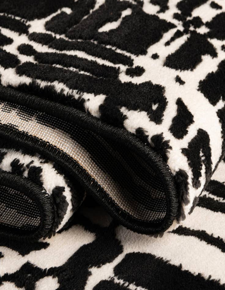 Detail image of 2' x 3' Vince Camuto Rug
