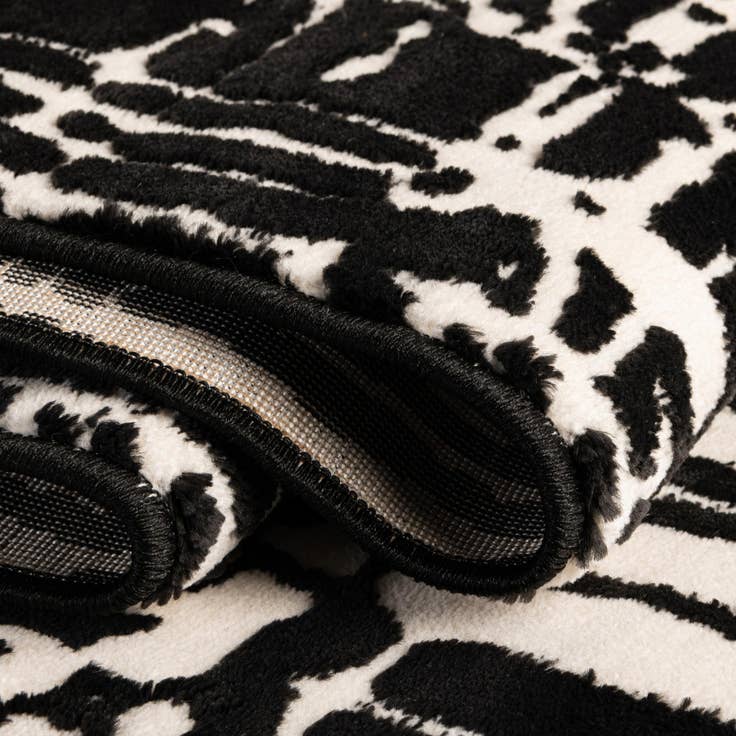 Detail image of 2' x 3' Vince Camuto Rug