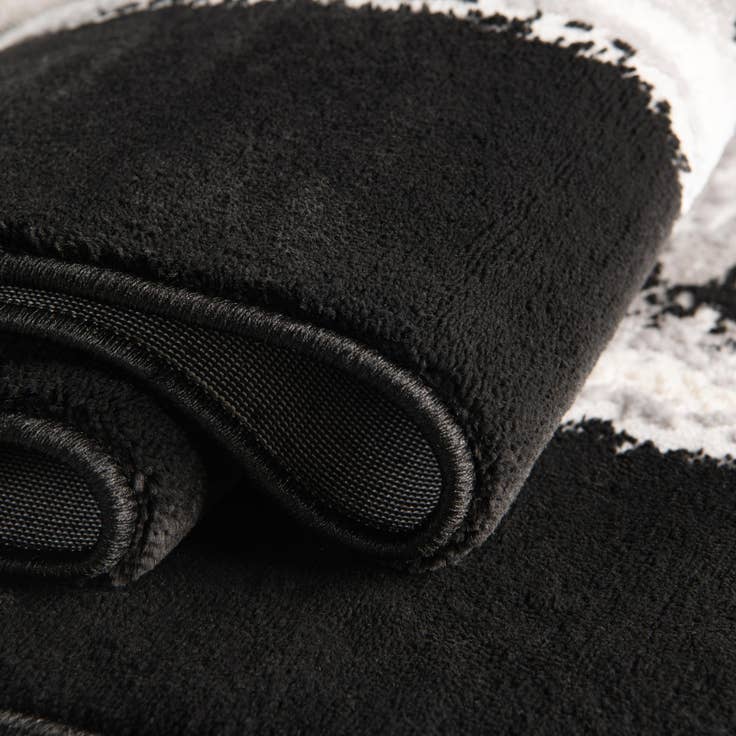 Detail image of 5' 3 x 8' Vince Camuto Rug