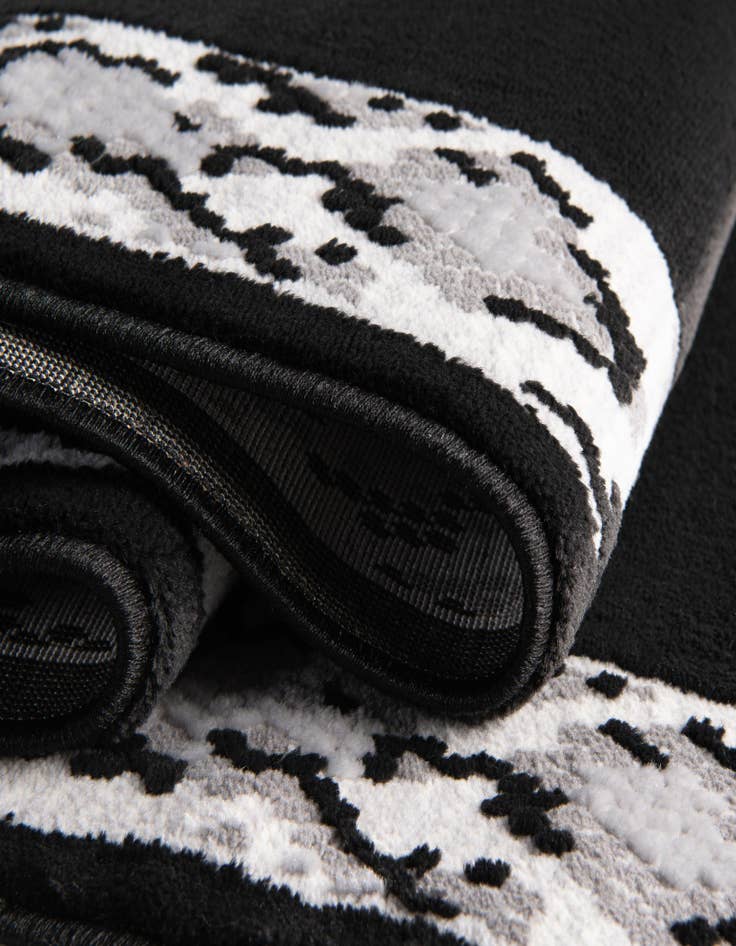 Detail image of 5' 3 x 8' Vince Camuto Rug