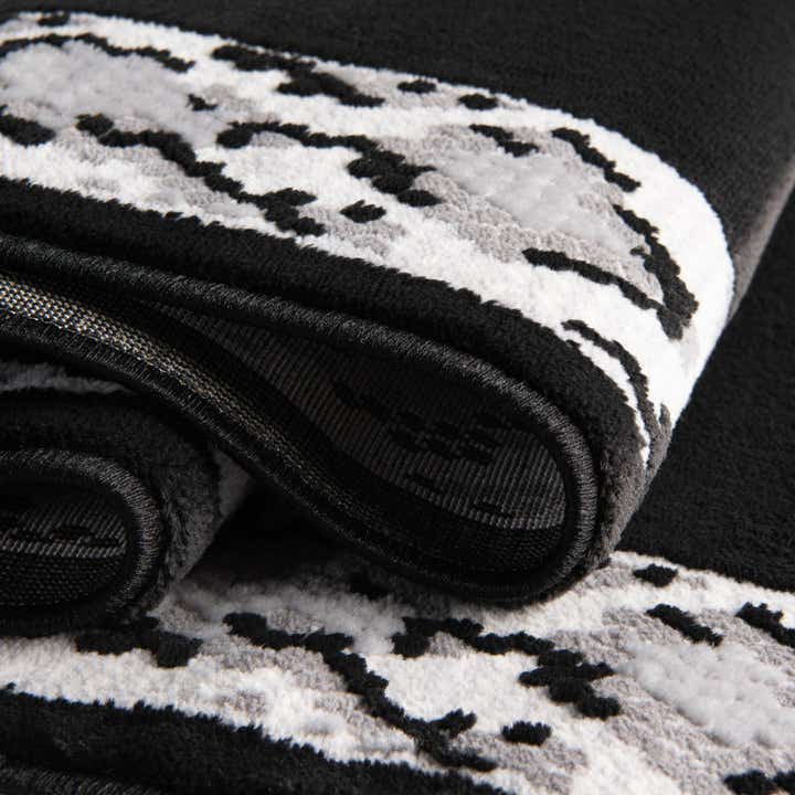 2' x 3' Vince Camuto Rug