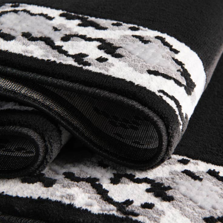 Detail image of 2' x 3' Vince Camuto Rug