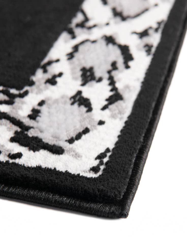 Detail image of 5' 3 x 8' Vince Camuto Rug