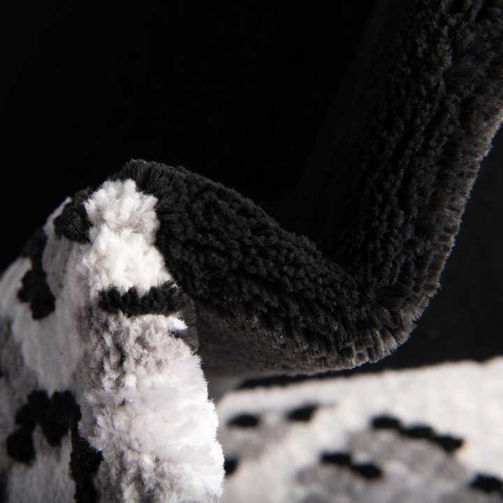 2' x 3' Vince Camuto Rug