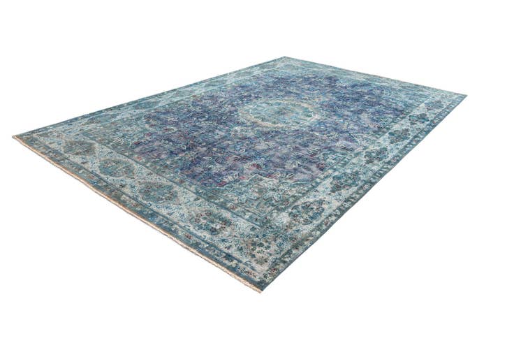 Detail image of 9' 5 x 14' 1 Vintage Royal Wool Rug