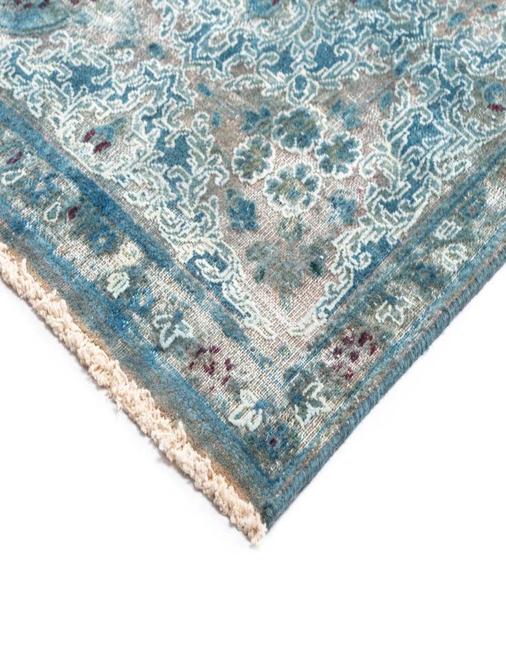 Detail image of 9' 5 x 14' 1 Vintage Royal Wool Rug