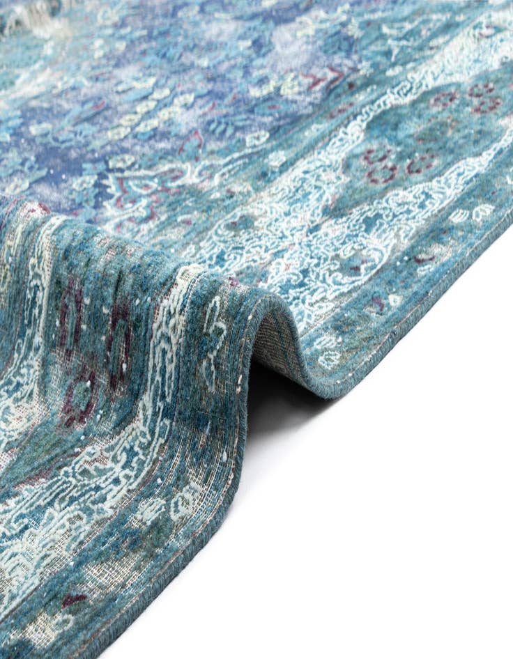 Detail image of 9' 5 x 14' 1 Vintage Royal Wool Rug