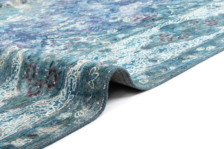 Detail image of 9' 5 x 14' 1 Vintage Royal Wool Rug