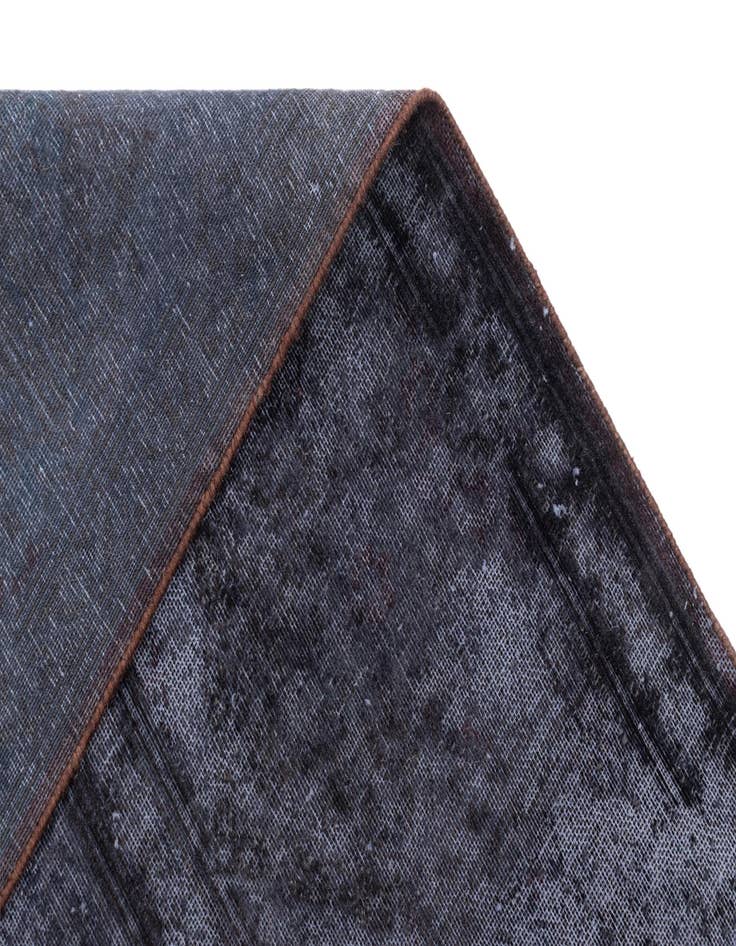 Detail image of 9' 7 x 12' 8 Vintage Royal Wool Rug