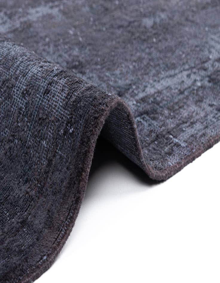 Detail image of 9' 11 x 12' 11 Vintage Royal Wool Rug