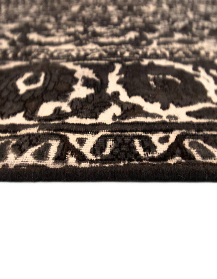 Detail image of 9' 7 x 12' 7 Vintage Royal Wool Rug