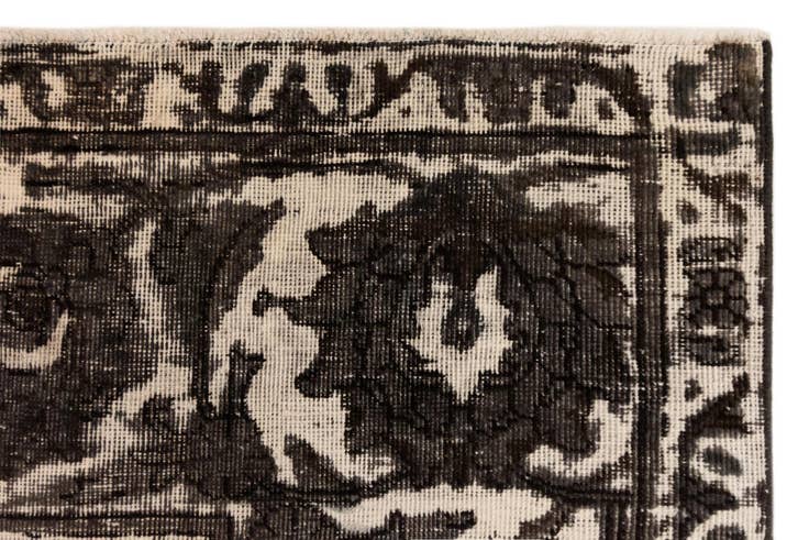 Detail image of 9' 7 x 12' 7 Vintage Royal Wool Rug