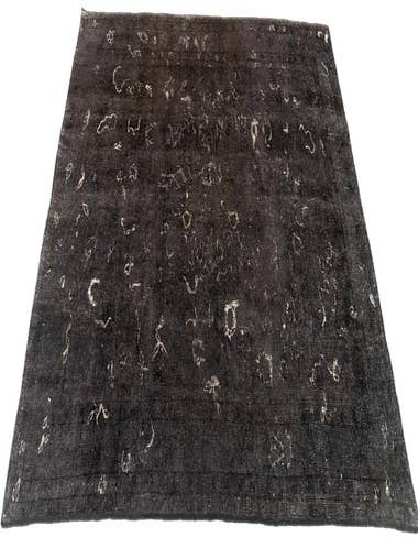 Detail image of 6' 2 x 9' 5 Vintage Royal Wool Rug