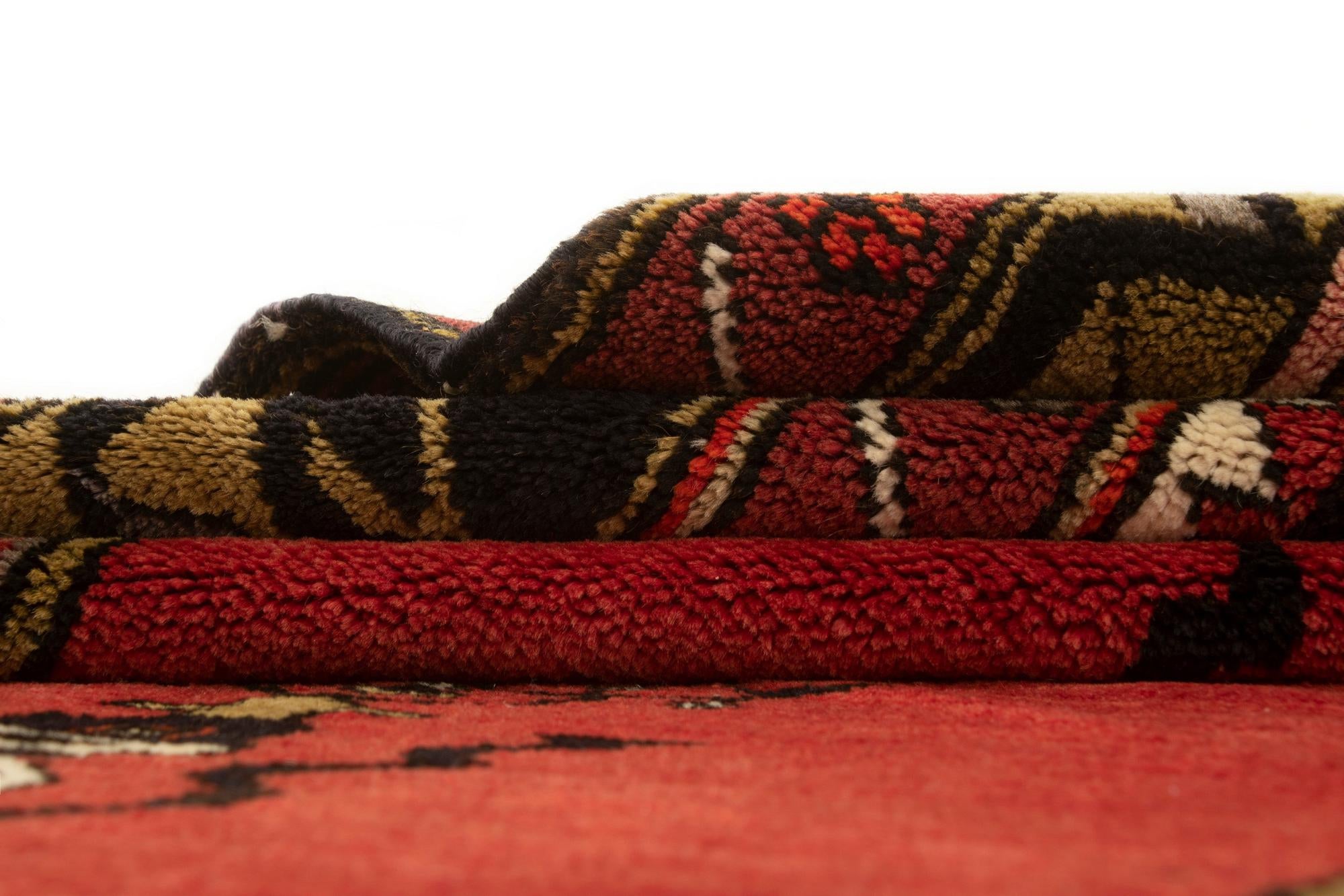 4' 6 x 8' Yuruk Rug