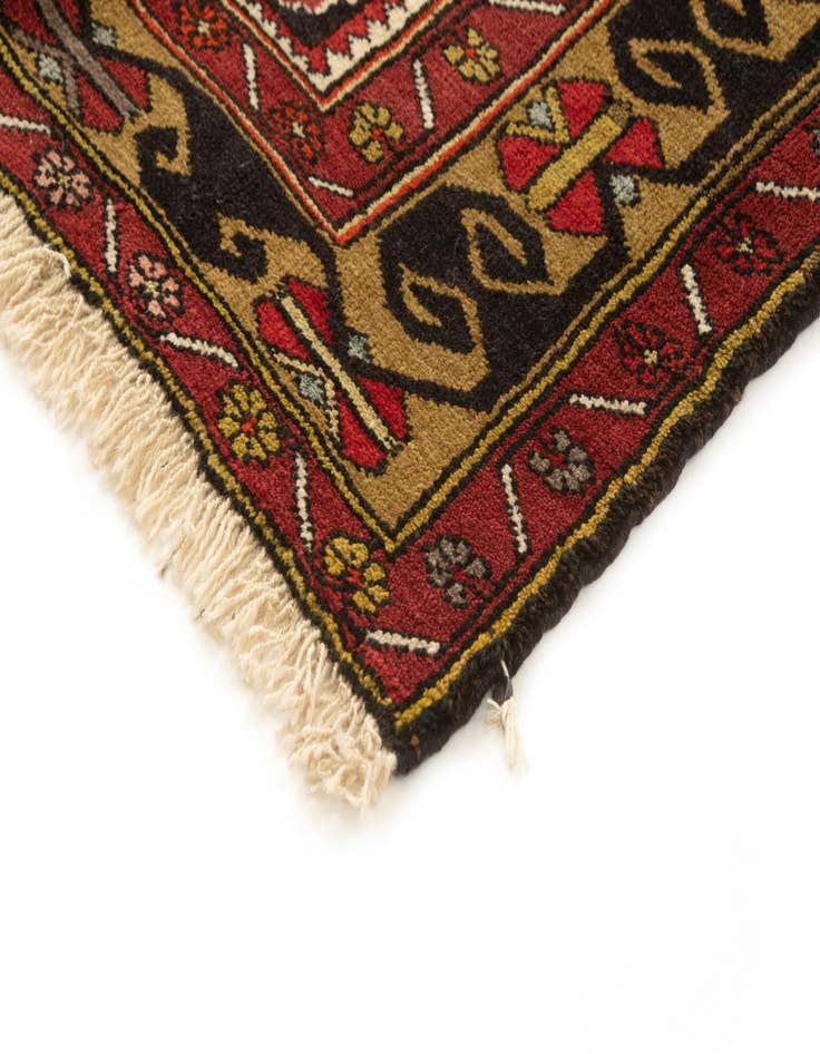 Detail image of 4' 6 x 8' Yuruk Rug