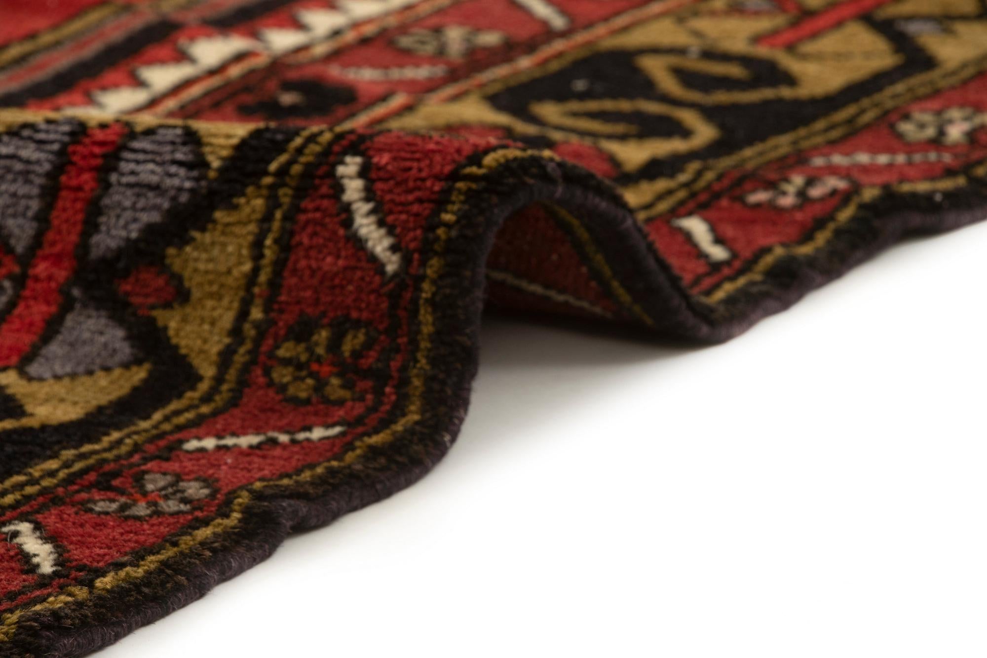 4' 6 x 8' Yuruk Rug