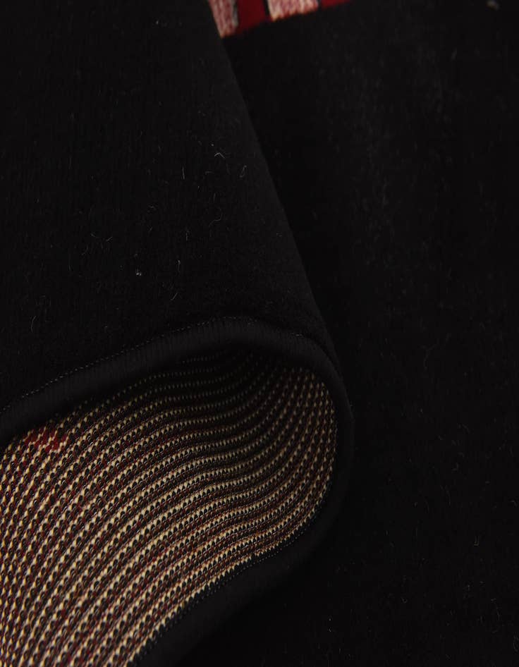 Detail image of 5' 4 x 7' 4 Zoey Rug