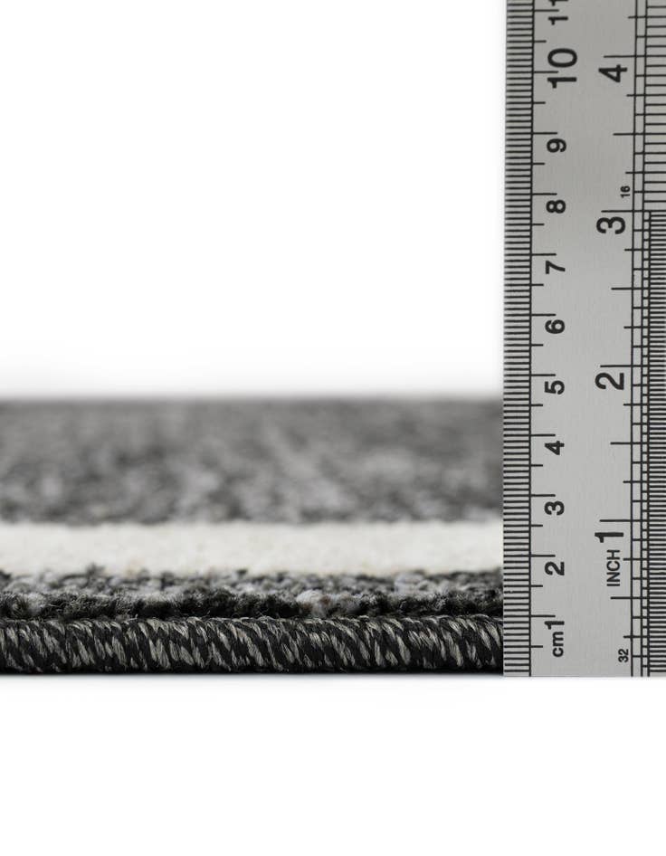 Detail image of 7' 10 x 7' 10 Angelica Round Rug