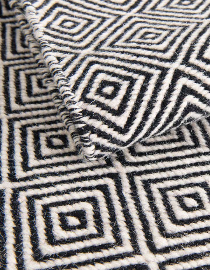 3' 1 x 3' 1 Hand Woven Geo Trellis Flatweave Round Rug