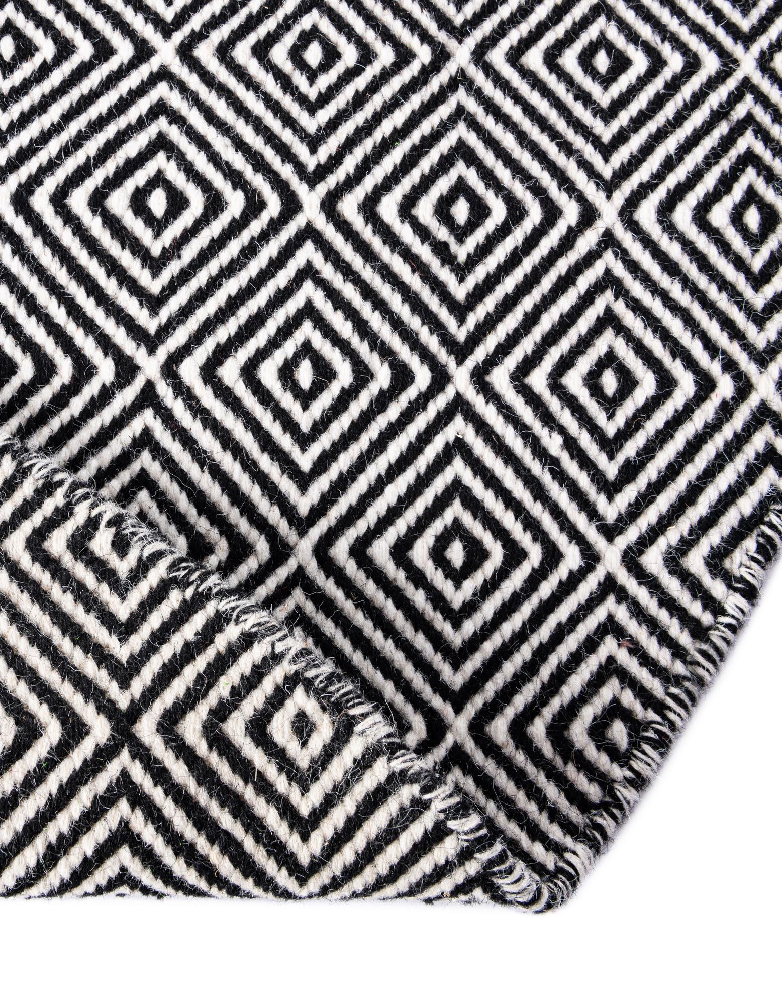 3' 1 x 3' 1 Hand Woven Geo Trellis Flatweave Round Rug