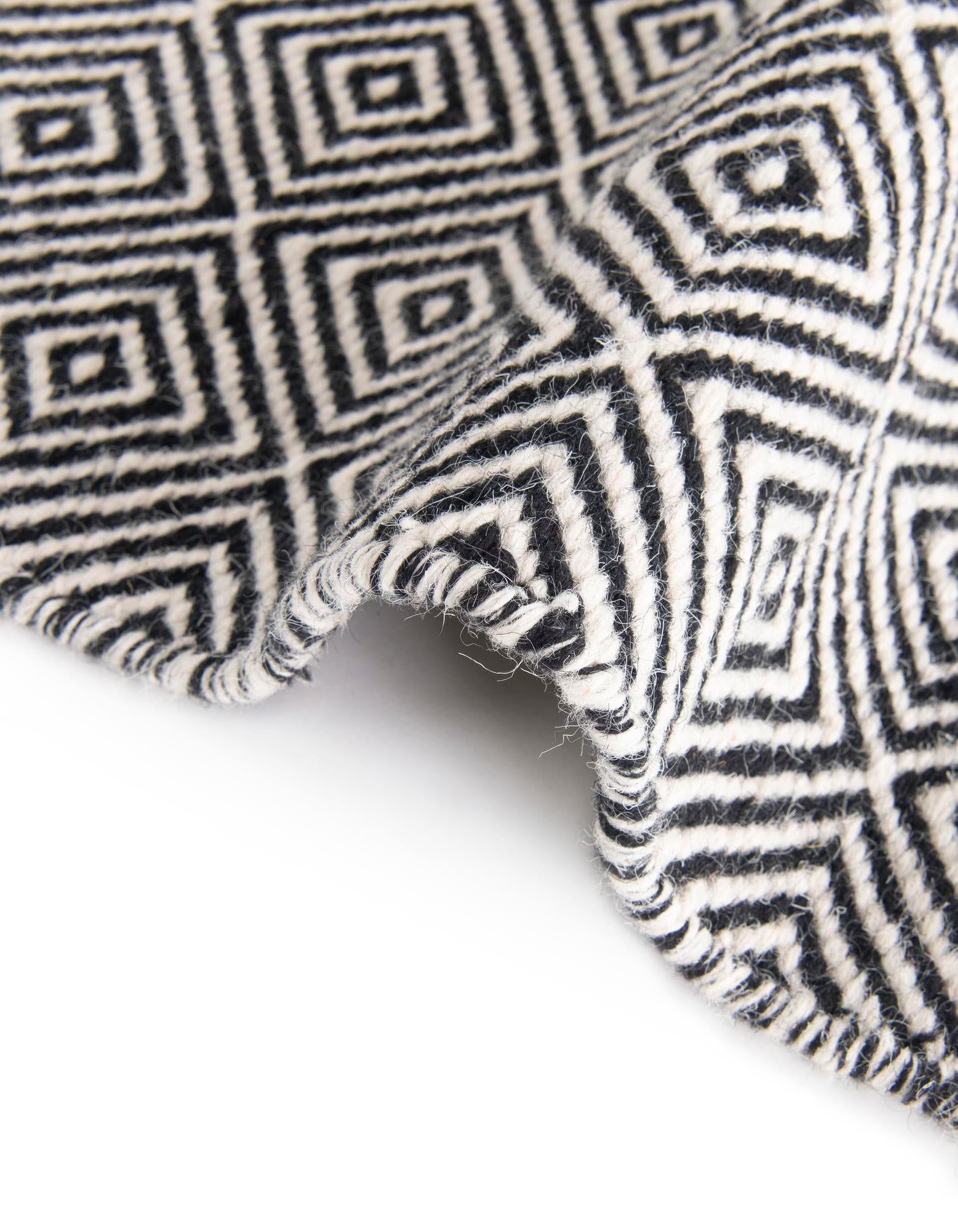 3' 1 x 3' 1 Hand Woven Geo Trellis Flatweave Round Rug
