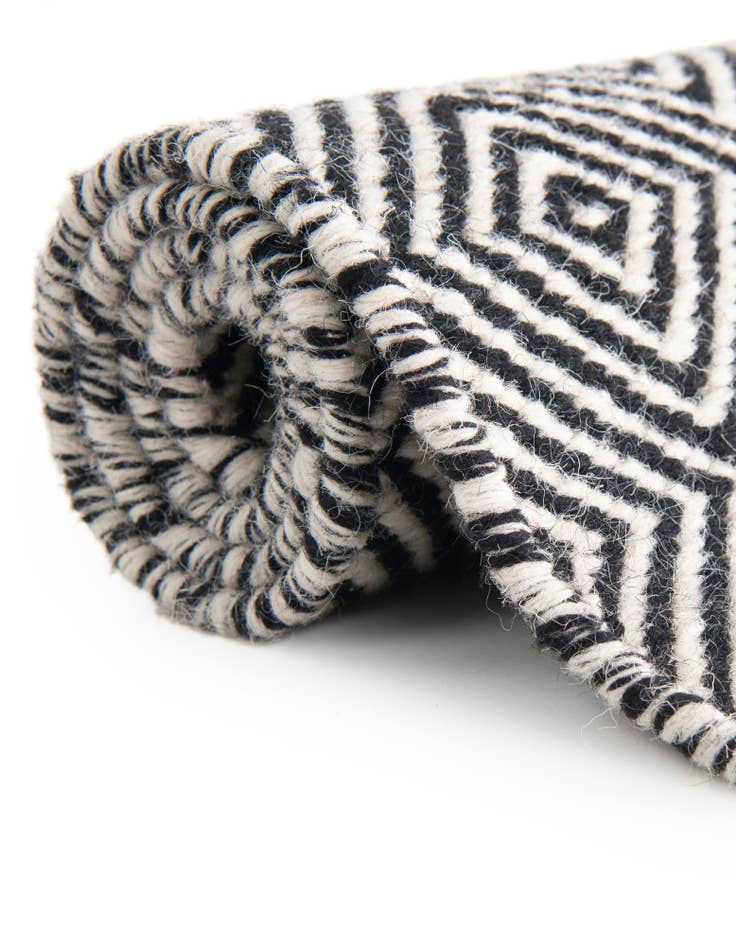 Detail image of 10' x 10' Hand Woven Geo Trellis Flatweave Round Rug