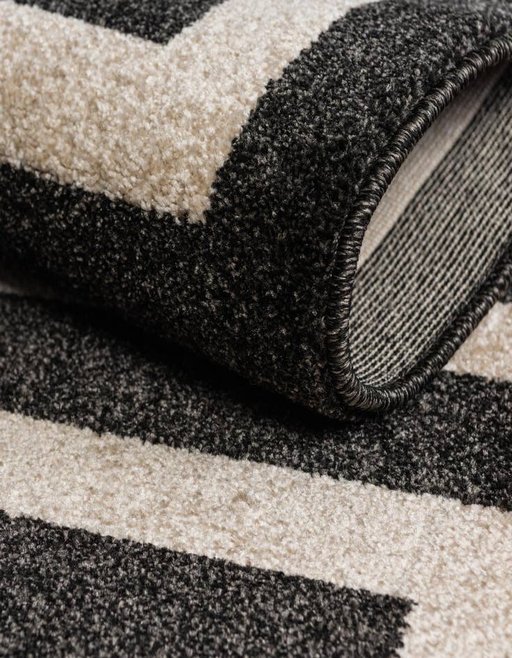 Detail image of 6' x 6' Greek Key Round Rug