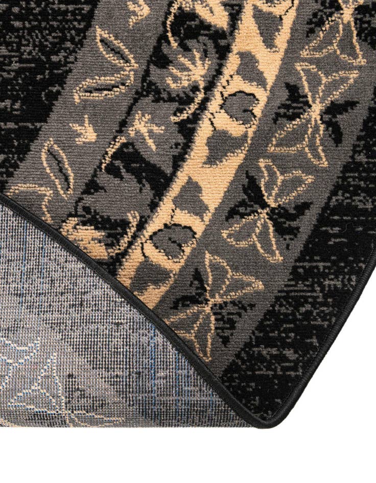 Detail image of 7' 10 x 7' 10 Heriz Design Round Rug