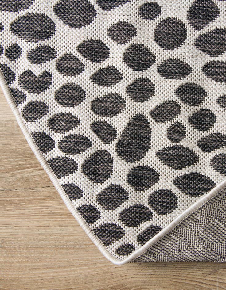 Detail image of 6' 7 x 6' 7 Easy-Clean Jill Zarin Cape Town Indoor / Outdoor Round Rug