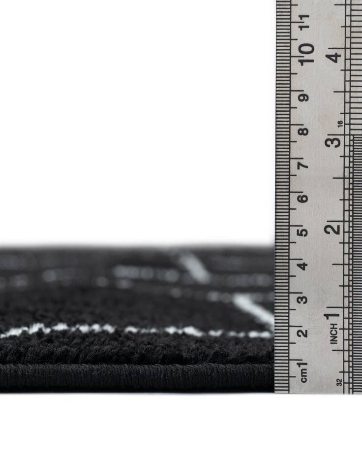 Detail image of 4' x 4' Lattice Frieze Round Rug