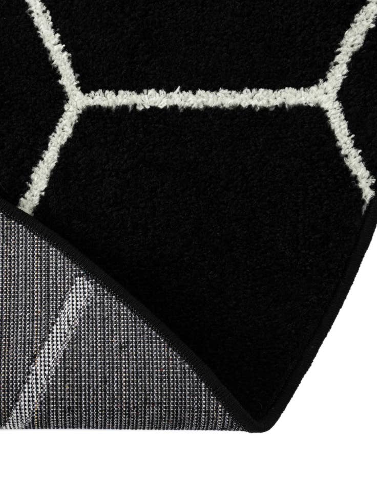 Detail image of 4' x 4' Lattice Frieze Round Rug