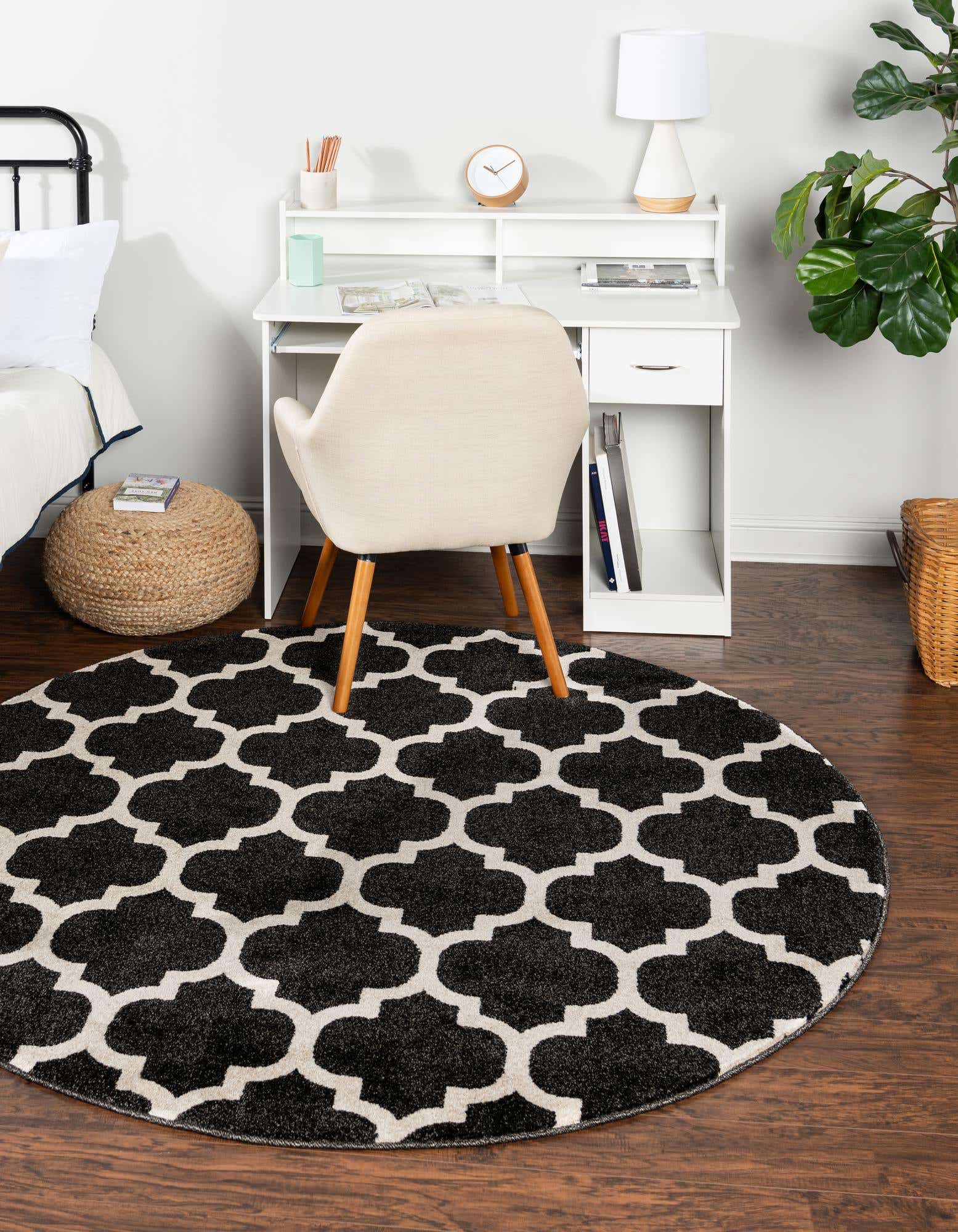 Detail image of 185cm x 185cm Trellis Round Rug