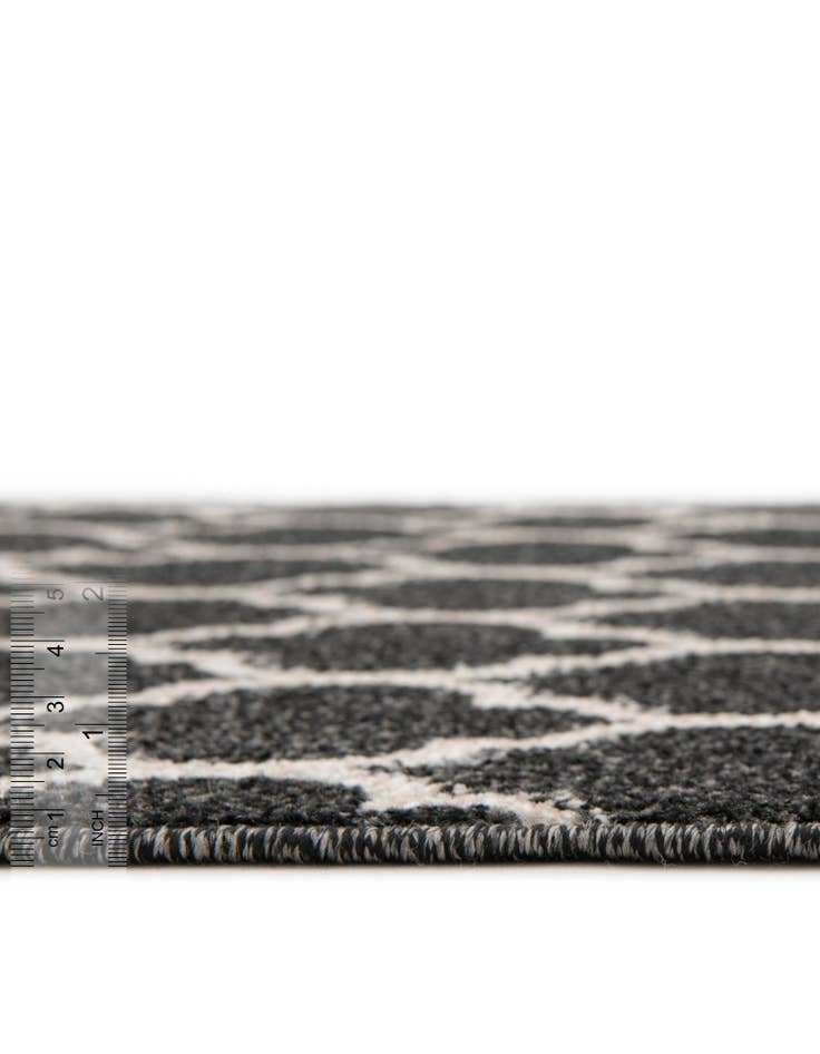Detail image of 7' 10 x 7' 10 Lattice Round Rug