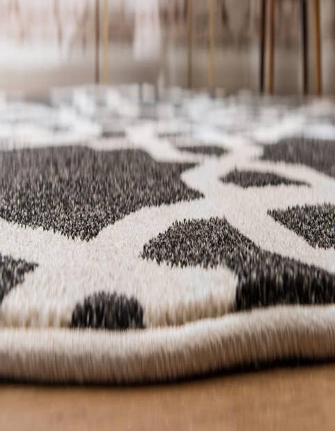 Detail image of 3' 3 x 3' 3 Lattice Round Rug