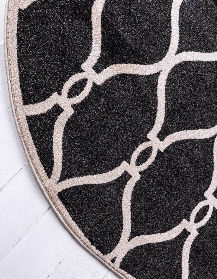 Detail image of 6' x 6' Lattice Round Rug