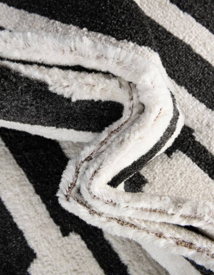 Detail image of 10' x 10' Oslo Round Rug