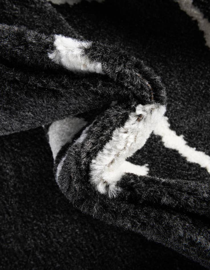 Detail image of 7' 10 x 7' 10 Oslo Round Rug