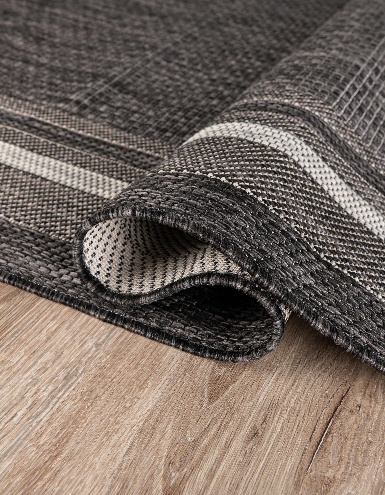 4' x 4' Easy-Clean Border Indoor / Outdoor Round Rug