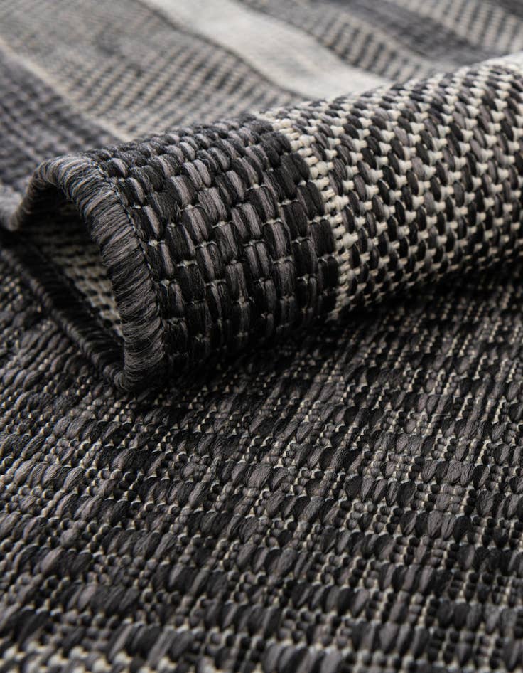 Detail image of 10' 8 x 10' 8 Easy-Clean Border Indoor / Outdoor Round Rug