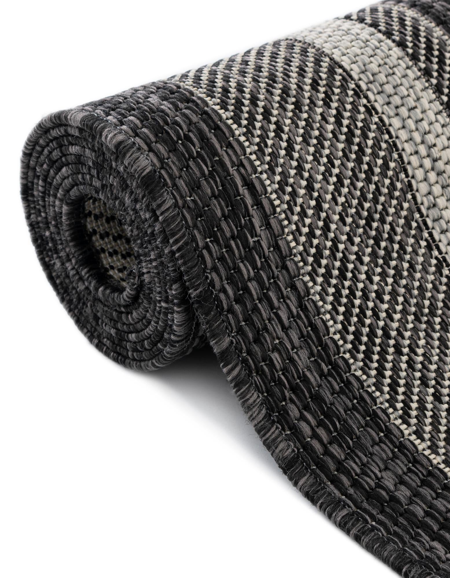 13' x 13' Easy-Clean Border Indoor / Outdoor Round Rug