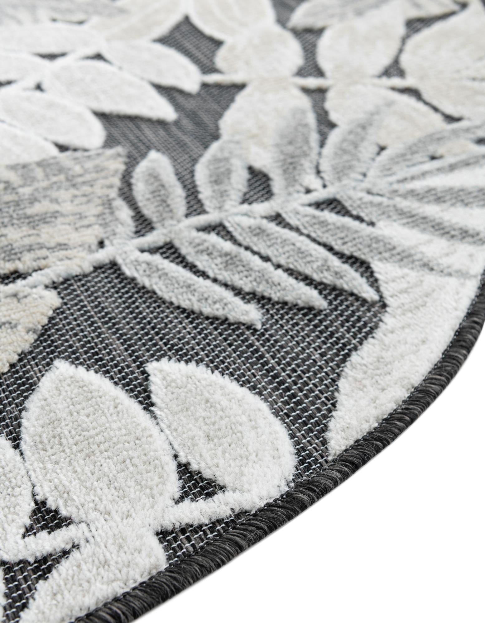 4' 5 x 4' 5 Easy-Clean Botanical Indoor / Outdoor Round Rug