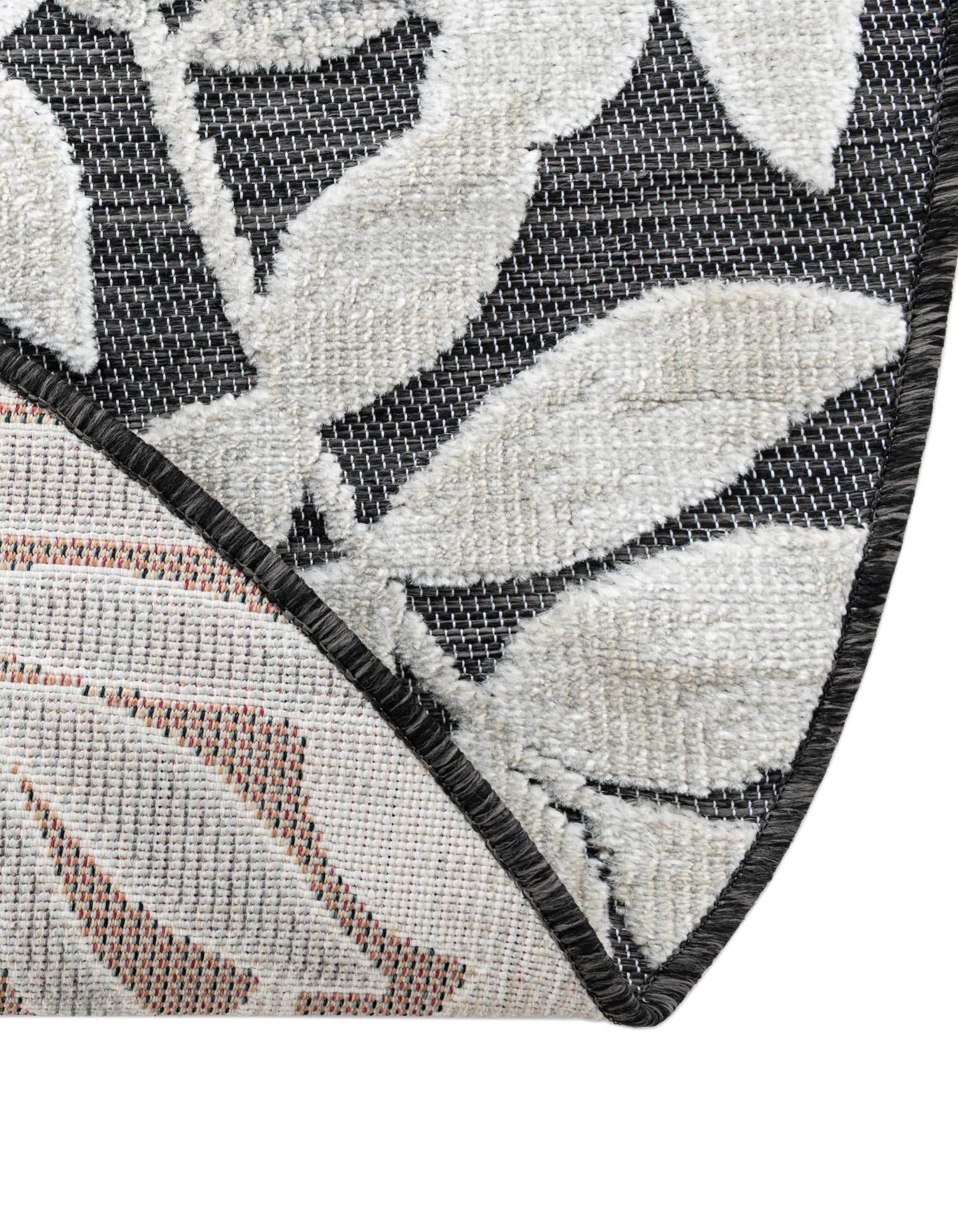4' 5 x 4' 5 Easy-Clean Botanical Indoor / Outdoor Round Rug