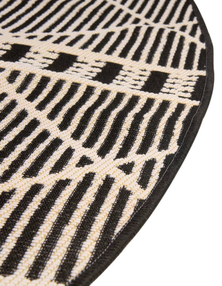 Detail image of 5' 3 x 5' 3 Washable Lattice Indoor / Outdoor Round Rug