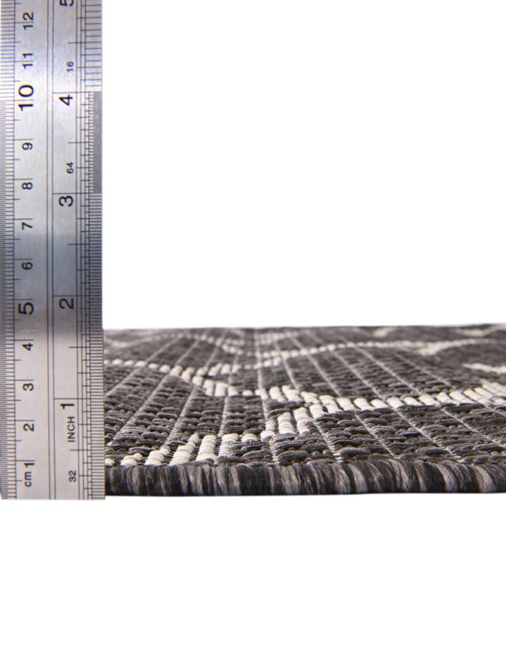 Detail image of 10' 8 x 10' 8 Easy-Clean Lattice Indoor / Outdoor Round Rug