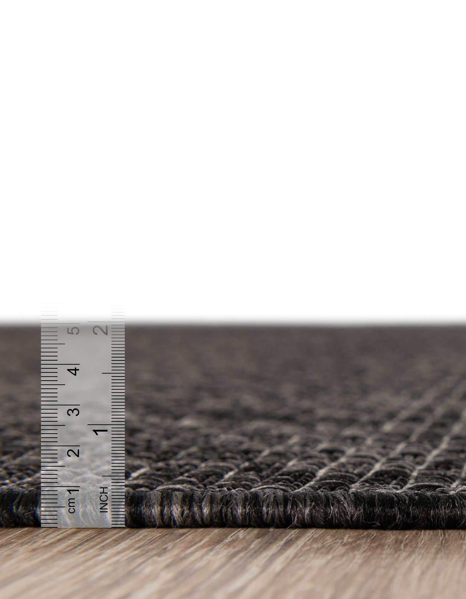 6' 1 x 6' 1 Easy-Clean Solid Indoor / Outdoor Round Rug